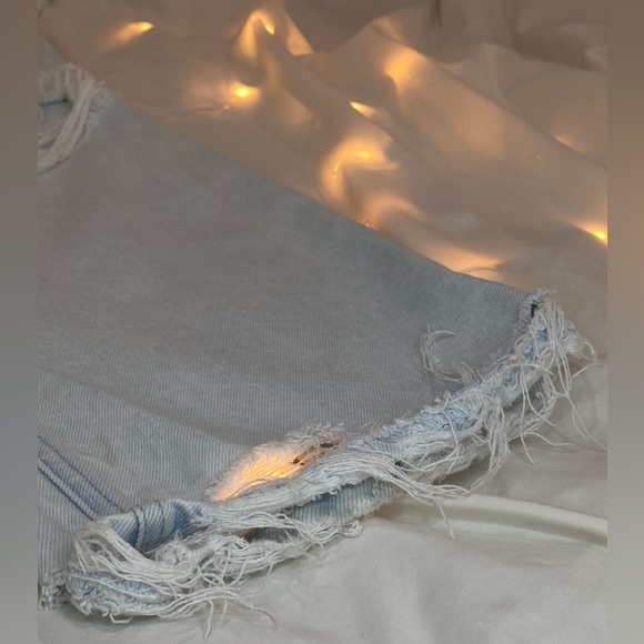 Good American Light Blue Distressed Women’s Jeans - Picture 4 of 14